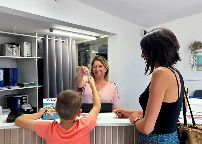 キャンプ場 La Bergerie 3*